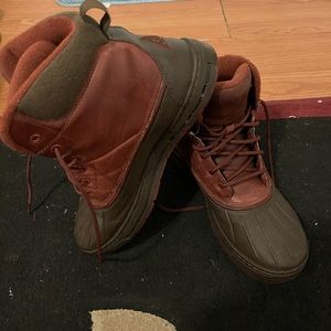 Nike duck boots size 10.5 no box